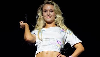 Zara Larsson Brat-mintára készülő deluxe lemezt jelentett be: PinkPantheress, Robyn, Shakira is rajta