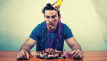 Miért jön rád a születésnapi levertség – és mit kezdj vele?