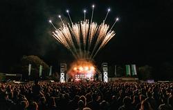 Alkaline Trio és Glassjaw vezetik a 2000Trees Festival 2026 line-upját