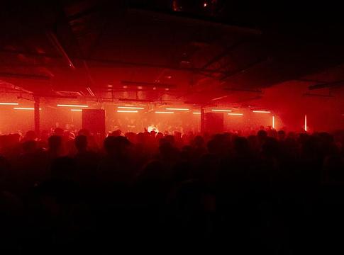 Új korszak Manchesterben: a Sankeys klub 6 órás nyitvatartási engedélyt kapott