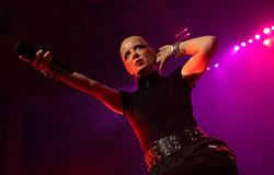 Shirley Manson kiakadt egy rajongóra a Good Things Fesztiválon