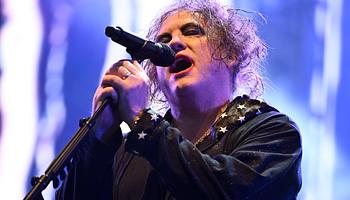 Robert Smith durván nekiment a FIFA félidei show-jának