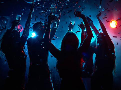 A „középosztálybeli” éjszakai klub halála és az éjszakai kultúra kettészakadása