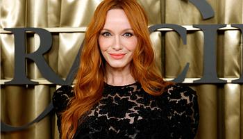 Christina Hendricks négyórás „shoe pop dream gaze” DJ-szettet játszott San Diegóban