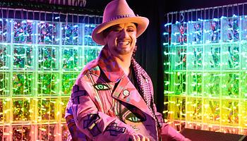 Boy George szakított kiadói menedzserével a We Will Dance Again visszatartása miatt