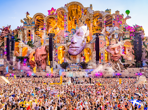 Mit jelképez a Tomorrowland hét óriási arca? A Consciencia MainStage titkai