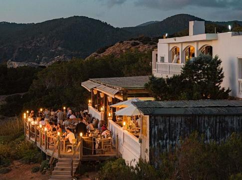 Ibizai naplementék hangban: megérkezett a La Torre Ibiza Volumen Cinco