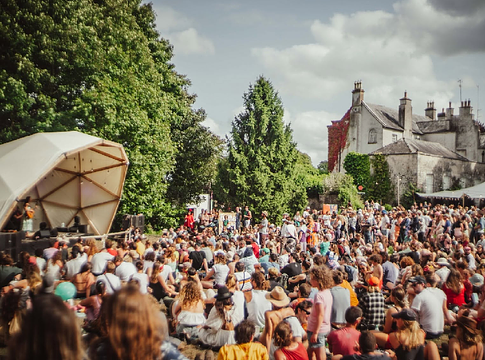 Tragédia miatt félbeszakadt a Love Is a Stranger fesztivál