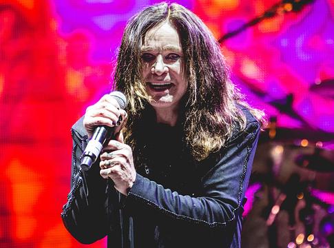 Ozzy Osbourne boltja provokatív pólóval célozza Roger Waters-t