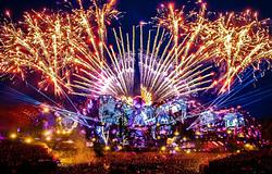 Hosszú sorokra panaszkodnak a Tomorrowlandre érkező utazók Brüsszelben
