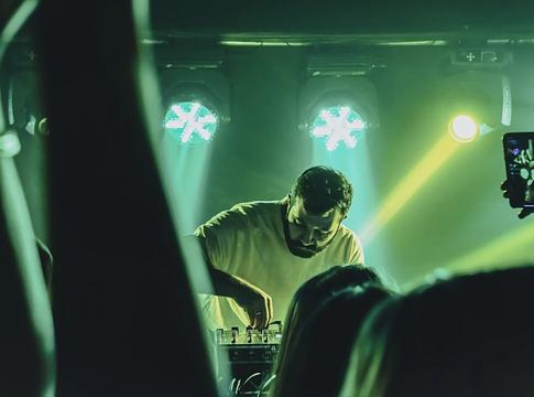 Miért nélkülözhetetlen egy jó rezidens DJ egy klub számára?