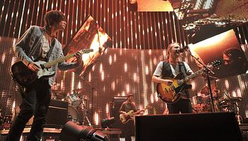 A Radiohead új merch kollekcióval és különleges színpadi koncepcióval tér vissza Európába