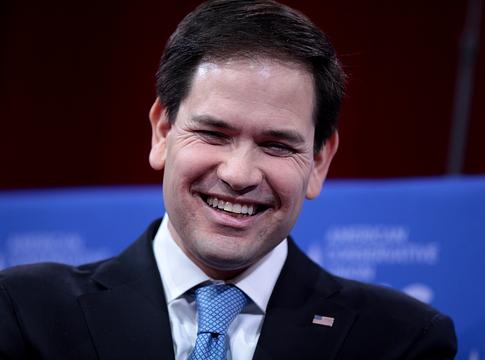 DJ-pult mögött Marco Rubio: egy esküvői videó kavarta fel a közéletet