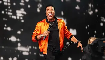 Rod Stewart és Lionel Richie is rosszul lett koncert közben
