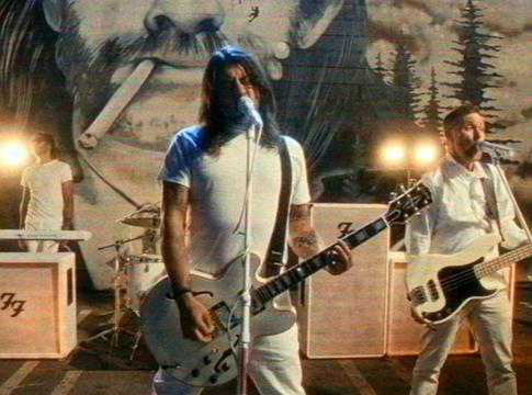 Véres zombihajsza a Foo Fighters új Spit Shine klipjében, Dave Grohl rendezésében
