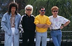 John Deacon visszatért egy különleges aláírás erejéig