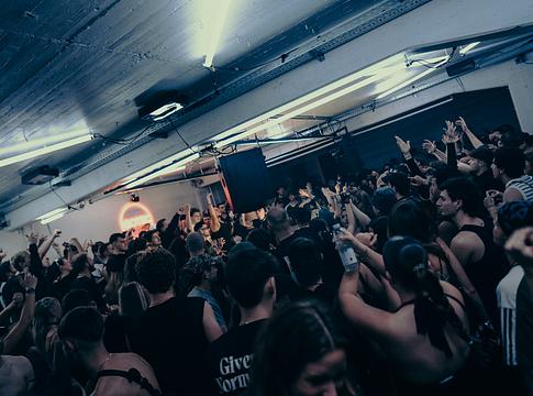 A GOTEC szerint a megugró DJ-gázsik veszélyeztetik a klubok működését