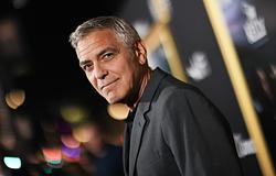 George Clooney elmesélte, hogyan kapott fejmosást Frank Sinatrától – egy hollywoodi anekdota, amit nem felejt el