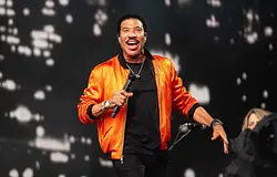 Rod Stewart és Lionel Richie is rosszul lett koncert közben