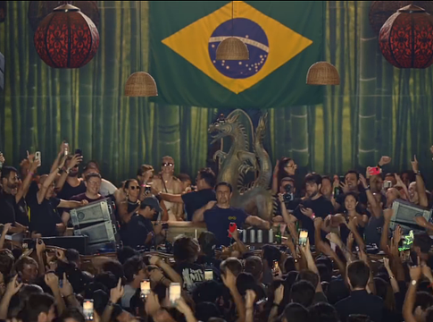 Nem lassít, csak válogat: Laurent Garnier újra lángra lobbantotta a Warungot