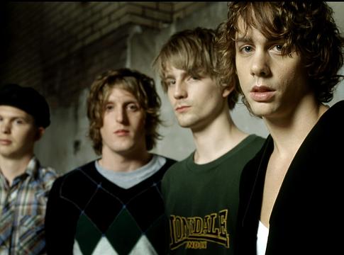 Razorlight 20 éves turnéra indul – Johnny Borrell: „A fősodor volt a legfurcsább, nem is vagyok az a srác”