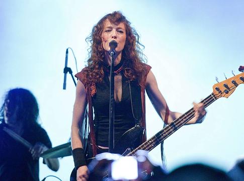 Melissa Auf der Maur könyvet ír a ’90-es évek rockforradalmáról