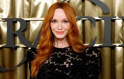 Christina Hendricks négyórás „shoe pop dream gaze” DJ-szettet játszott San Diegóban