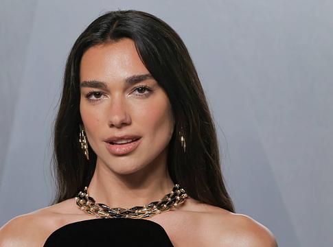 Dua Lipa megnyitotta első könyvtárát Portugáliában