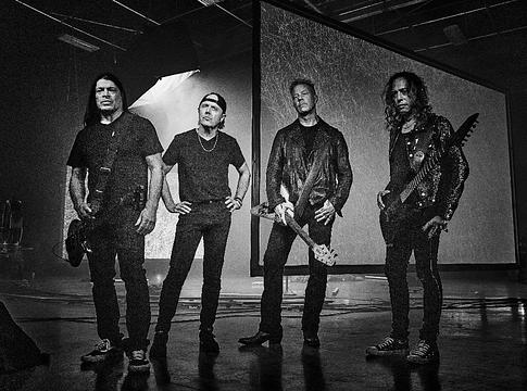 Usher a Metallicát támogatja a Super Bowl színpadára