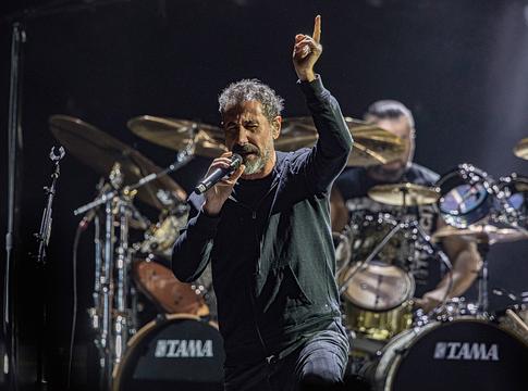 Vírusként terjed a System Of A Down párizsi koncertje
