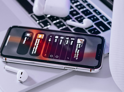 Tim Cook szerint elkerülhetetlenek az áremelések – kérdés, érinti‑e az Apple Musicot