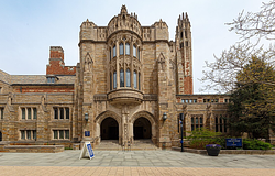 Yale jogi iskolája az UMG mellé állt a Drake–Kendrick perben