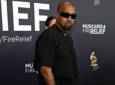Kanye West bocsánatot kért korábbi antiszemita kijelentéseiért egy New York-i rabbival való találkozón