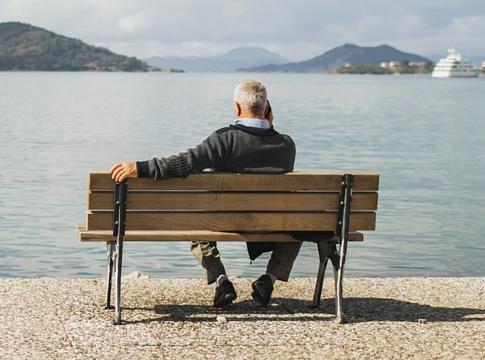 Nem mindegy, hogyan ülünk: az agy másképp reagál az olvasásra és a tévézésre