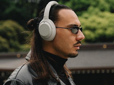 Visszatér a Sony WH-1000XM4C, tízsávos EQ-val frissül a népszerű fejhallgató