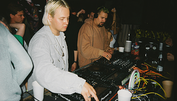 Öt perc, ami eldönt mindent: a DJ-váltás láthatatlan drámája