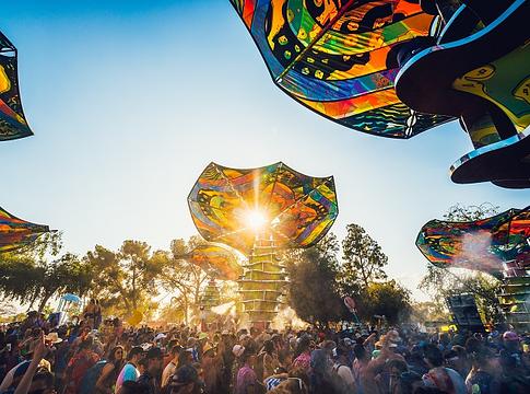 Erős éjszakák a The Stacks színpadon a Lightning in a Bottle 2026-on