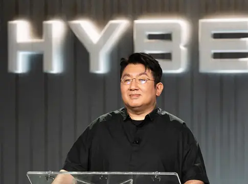 Bang Si-hyuk hazatér, hogy szembenézzen a Hybe tőzsdei botrányával