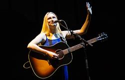 Billie Marten kiáll a kis előadókért a zeneipar válsága közepette