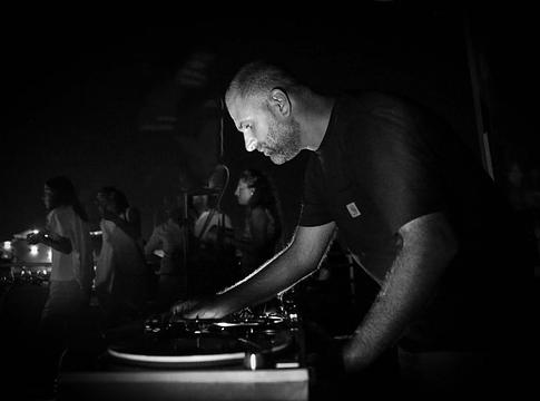 Timo Maas és Enrico Rosica sötét klubhangzással idézi meg a progressive house múltját