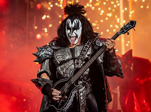 Gene Simmons autóbalesetet szenvedett, de már otthon lábadozik