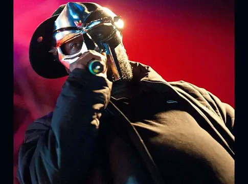 Elvi megállapodás: az MF Doom‑hagyaték egyezségre jutott a Temuval a hamis merch ügyében
