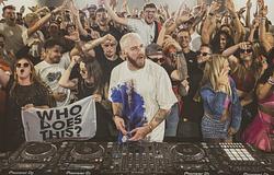 deadmau5 máris odaszúrt James Hype 16 deckes DJ-pultjának