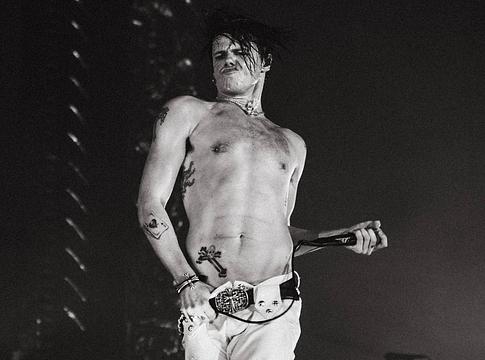 Yungblud hazai pályán indította az Idols brit aréna-kört Sheffieldben