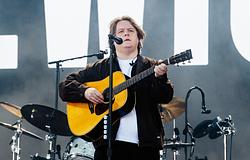 Lewis Capaldi kínos pillanatba került a Szingapúri Nagydíjon