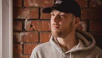 Rusko határozatlan idejű szünetet jelentett be mentális okok miatt