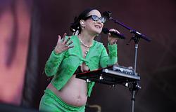 Japanese Breakfast a Governor’s Ballon mutatta meg babapocakját: „Jpreggie!”