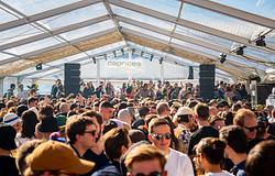 A Caprices Festival 2026 új hegyi helyszínen írja tovább legendáját