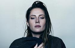 Charlotte de Witte ingyenes nappali bulival ünnepli új albumát az ADE-n