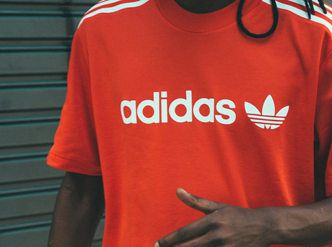 Az Adidas megnyerte a részvényesi pert Kanye West ügyében